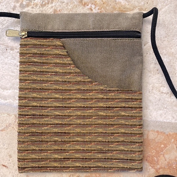 Danny K. Beverly Hills USA Tapestry Crossbody Bag in Black, gold and rust & Tan. - Picture 2 of 6